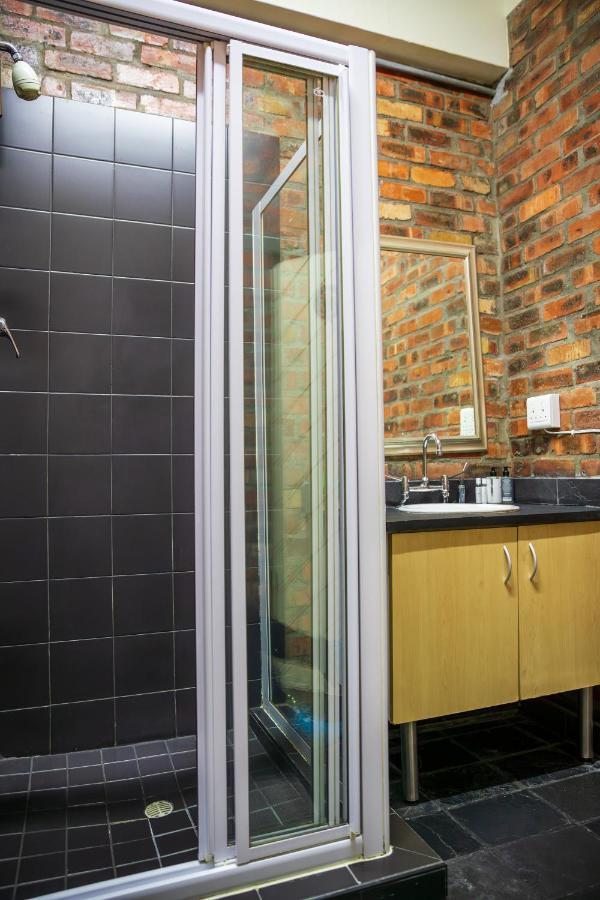 Manhattan Style Loft With Backup Power On 4 Loop Str Cape Town Dış mekan fotoğraf